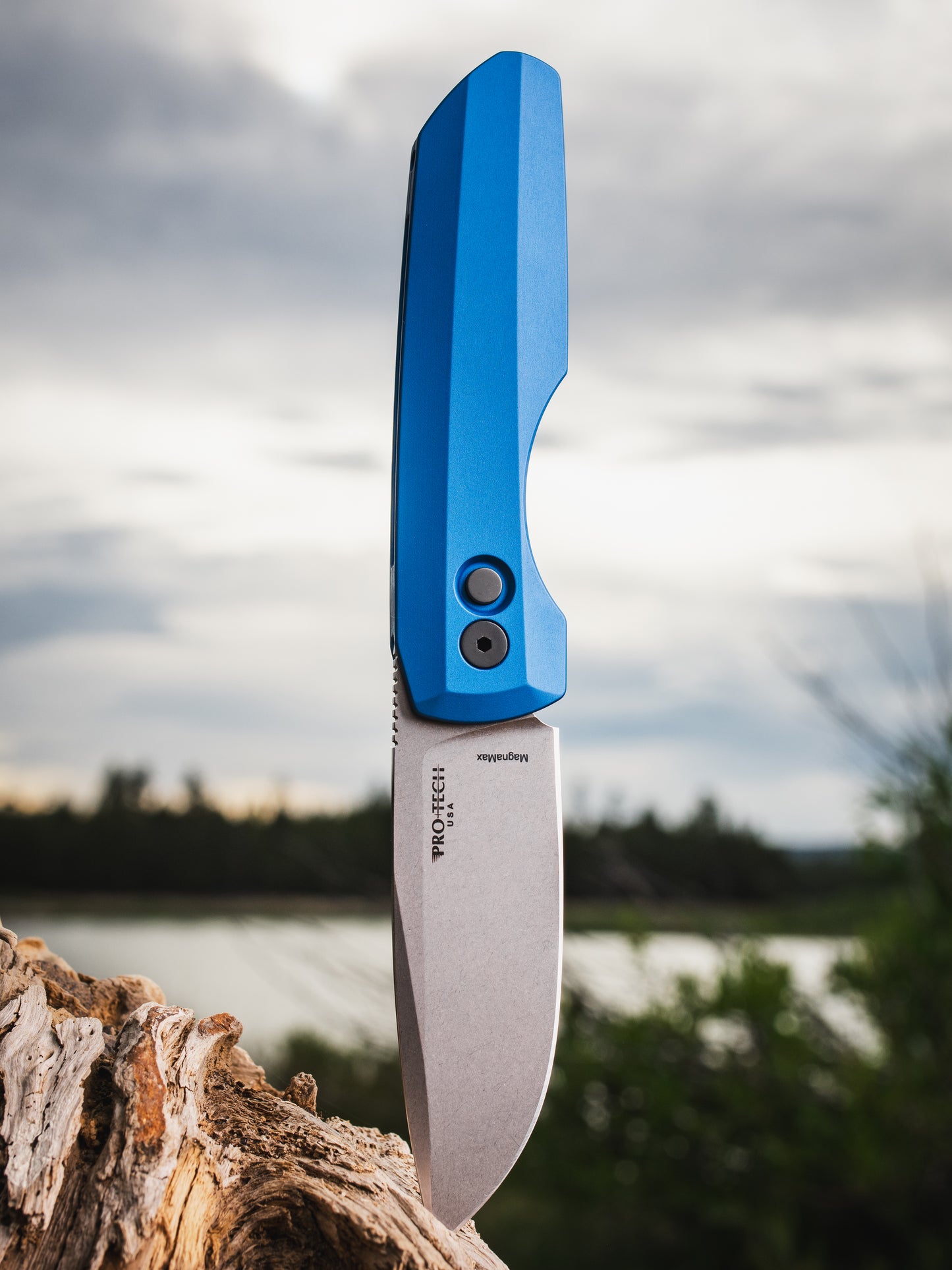 Pro-Tech VERO2101.Blue.MM Vero Synapse 2 Auto - Blue Solid Aluminum Handle - Stonewash MAGNAMAX Blade - Black Hardware - DLC Black Clip