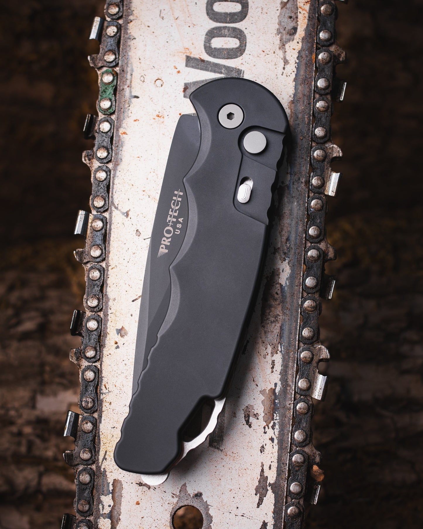 Pro-Tech T4103.MM TR-4 AUTO - Solid Black Handle - DLC Black Saber Grind MAGNAMAX Blade - Secondary Slide Safety - Glass Breaker