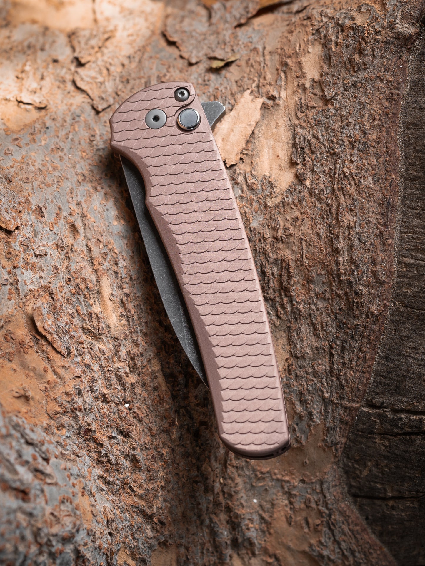Pro-Tech-Pro-Tech 5336.LTD.AW.FDE Malibu - FDE 7075 "Dragon Scale" Handle - Acid Washed Wharncliffe Magnacut Blade - Black Lip Pearl Button - Blasted Hardware-4-Urban Cutlery
