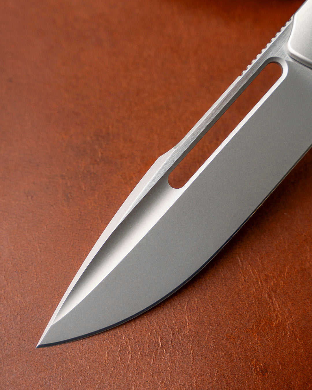 Sharp by Design T10 – Silver Twill Carbon Fiber Inlay Handles - Slotted Blade w/ Satin Flats