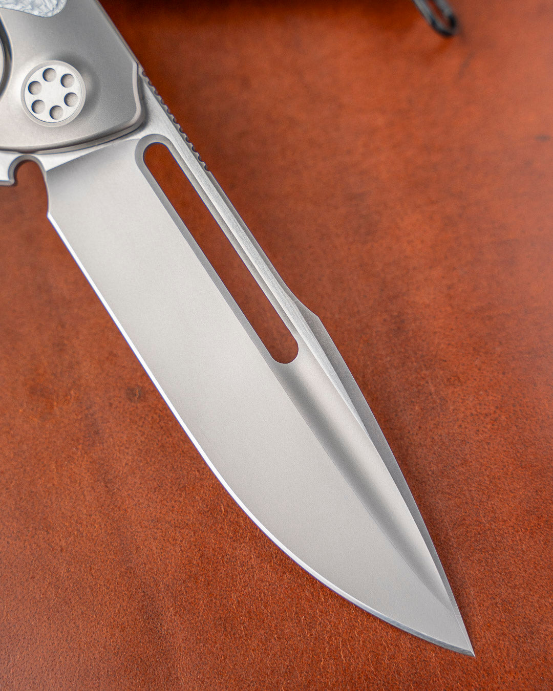 Sharp by Design T10 – Silver Twill Carbon Fiber Inlay Handles - Slotted Blade w/ Satin Flats