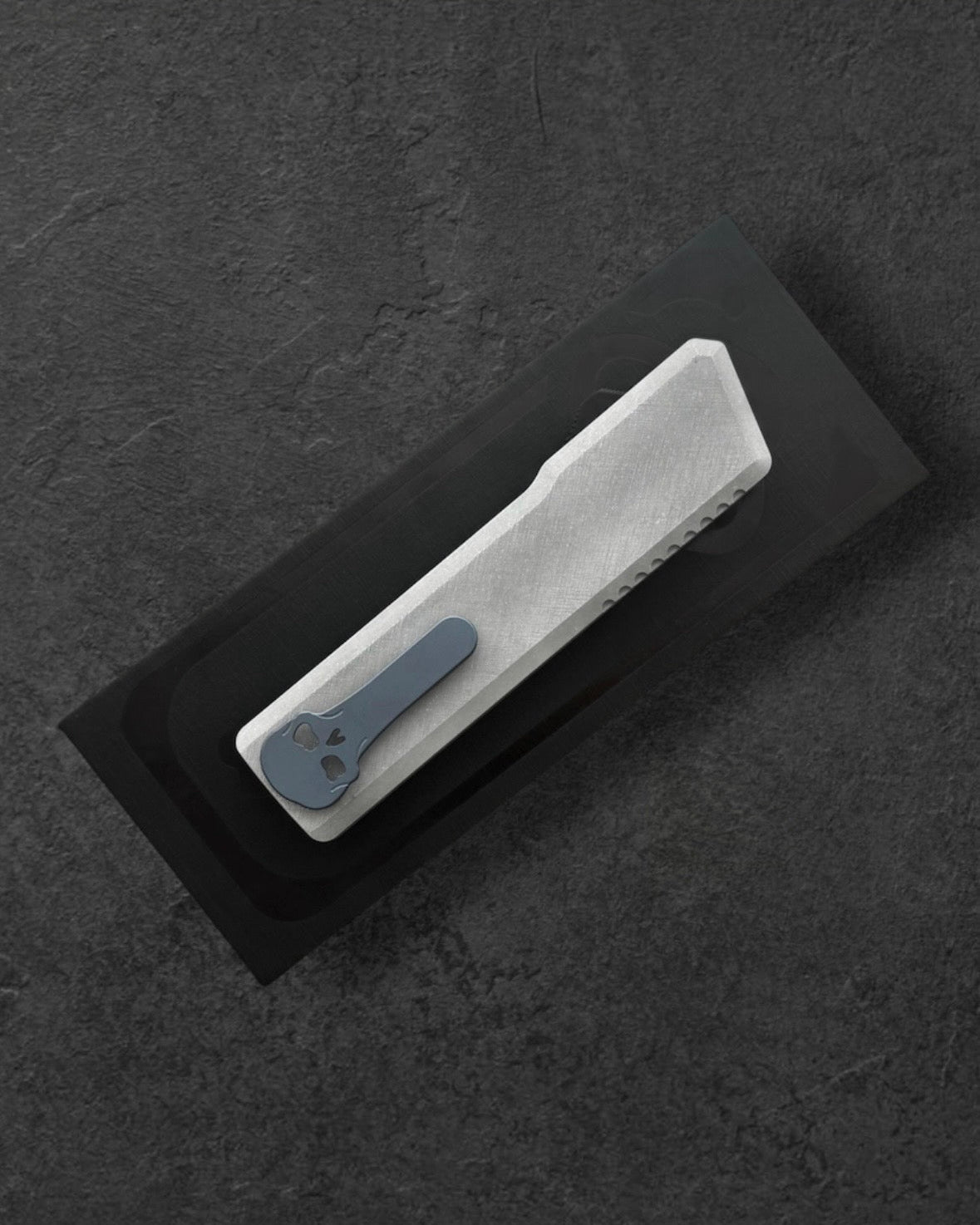Chaves Knives-Chaves Dissident OTF Knife - M390 Tanto & "GTA" Carbon Fiber Inlay-4-Urban Cutlery