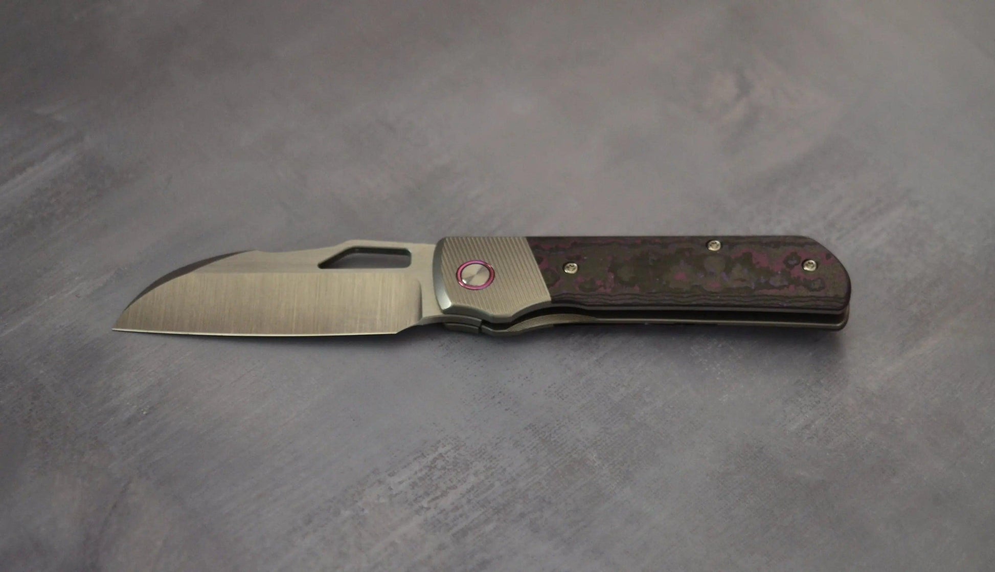 Divo Knives-Divo Stout V2 - RIGHTY - Purple Haze - Belt Satin Blade - Pre-Owned-2-Urban Cutlery