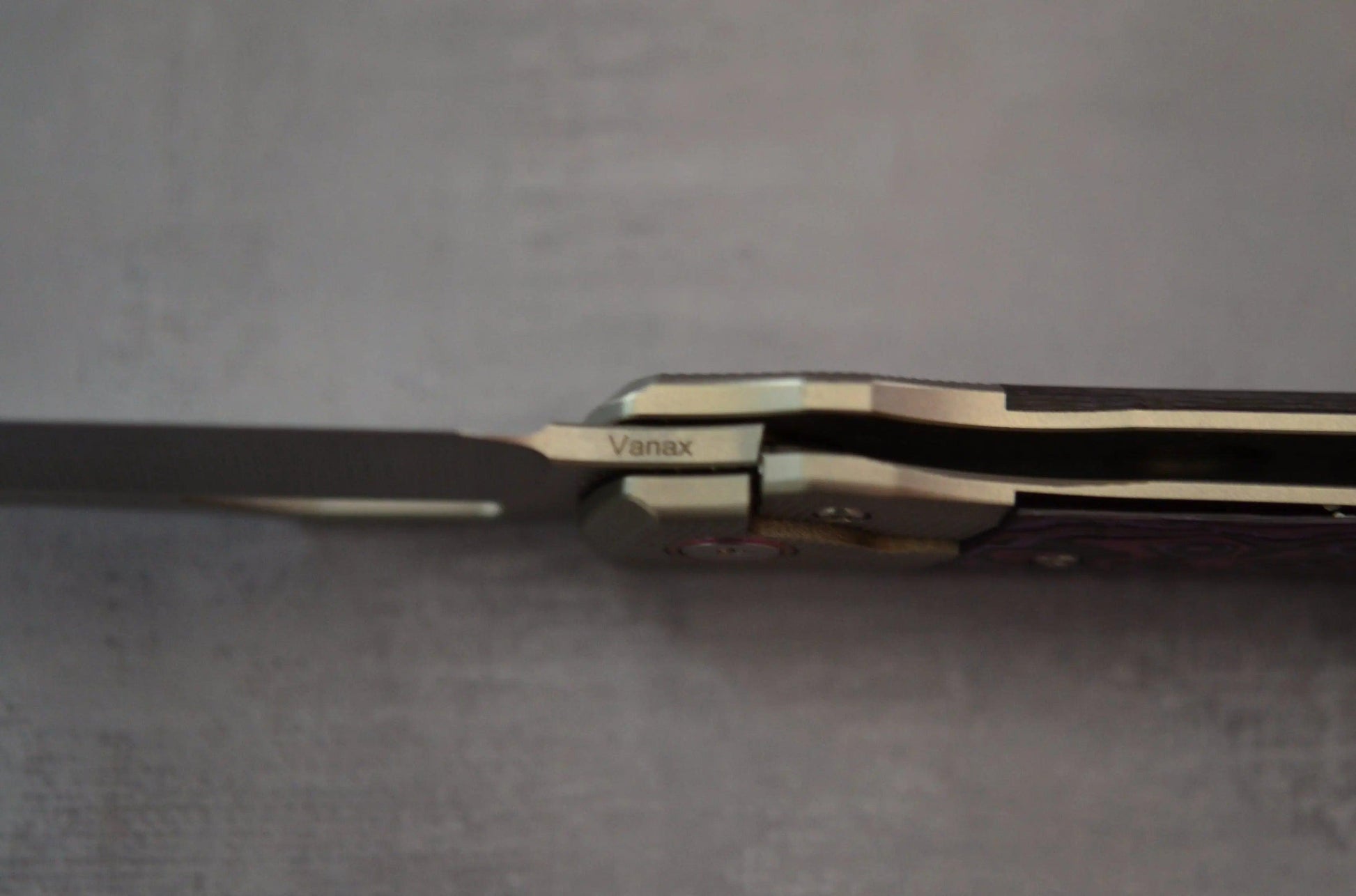 Divo Knives-Divo Stout V2 - RIGHTY - Purple Haze - Belt Satin Blade - Pre-Owned-6-Urban Cutlery