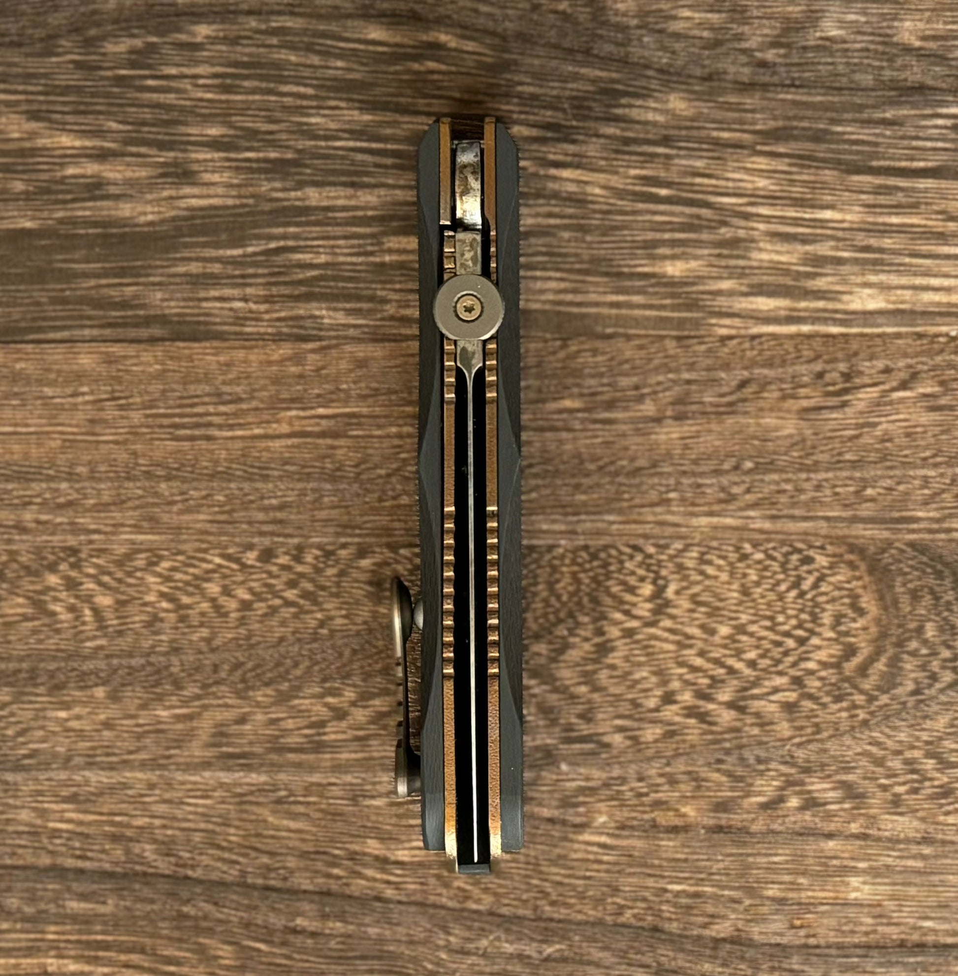 Elishewitz Custom Knives-Elishewitz Custom Knives EK Commando folder - Antique finish blade - Carbon fiber scales - Liner lock-8-Urban Cutlery