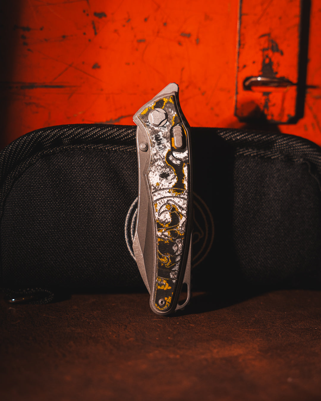 Hawk Knives-Hawk Knives Talon - Giants CamoCarbon Handle Inlay - Tumbled M390 Blade-3-Urban Cutlery