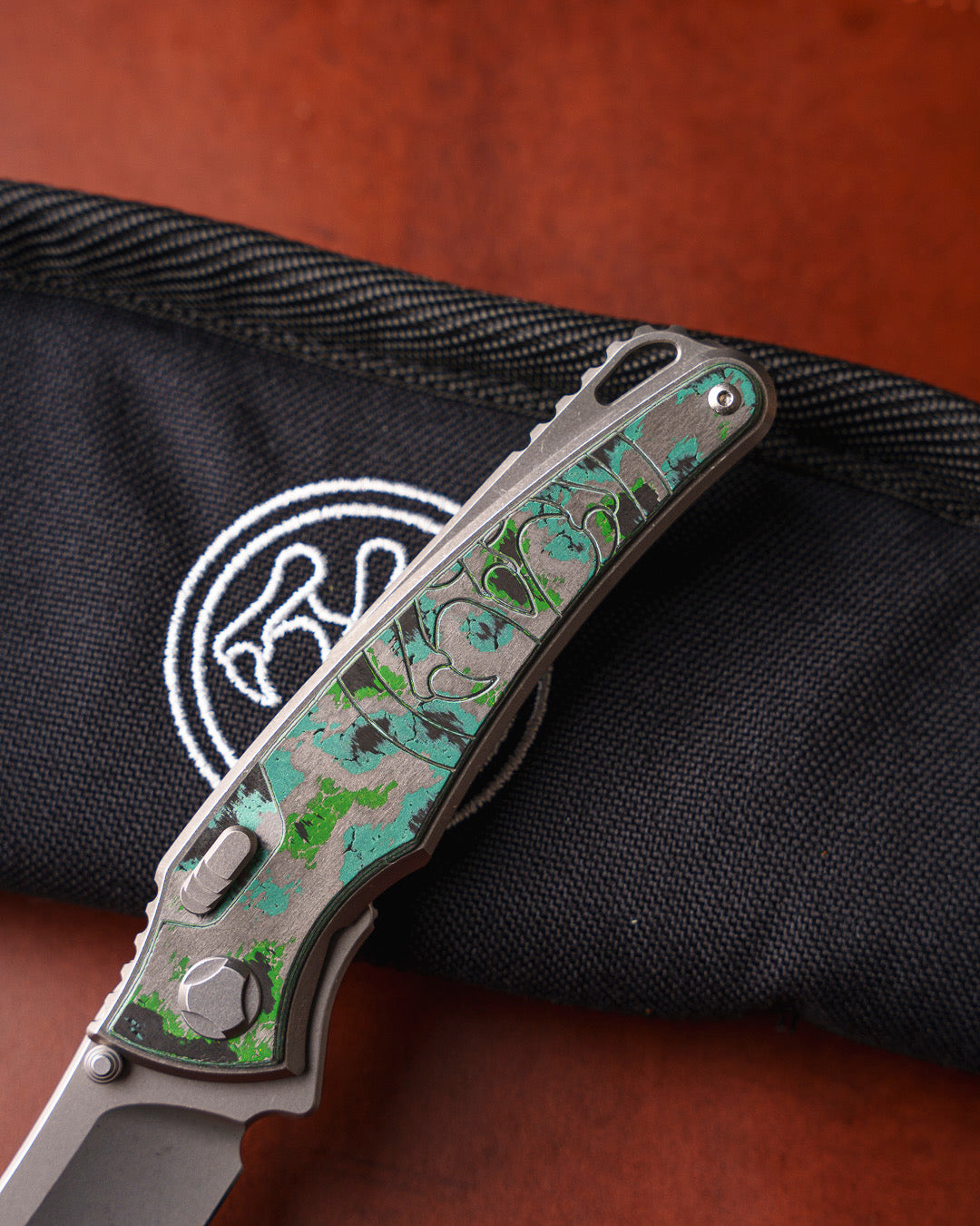 Hawk Knives-Hawk Knives Talon - Kelp Bed CamoCarbon Handle Inlay - Brightwashed M390 Blade-4-Urban Cutlery