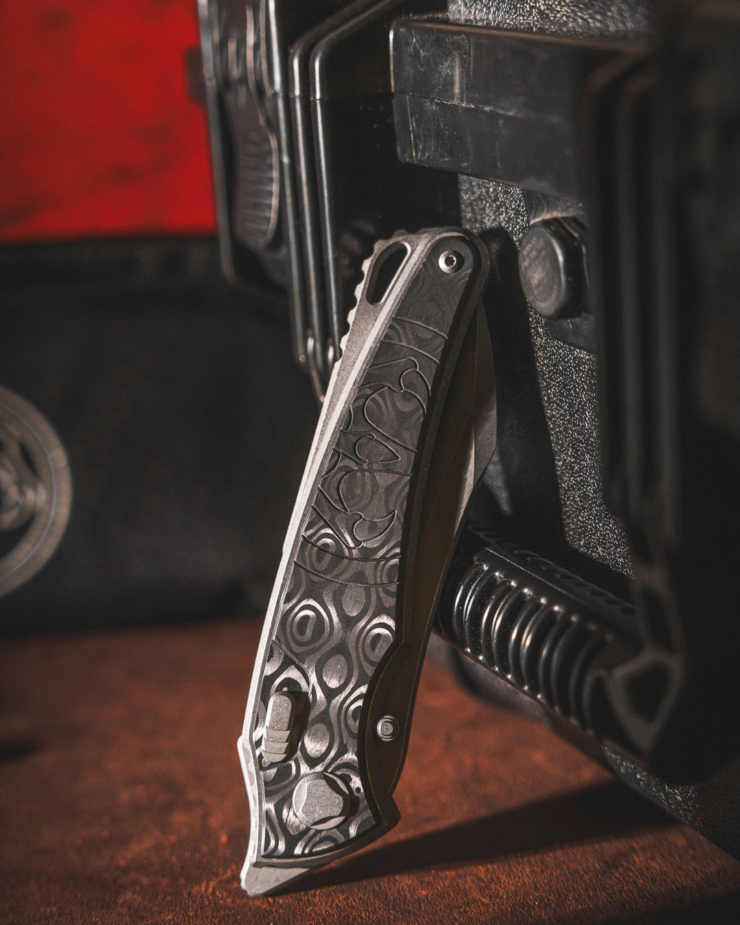 Hawk Knives-Hawk Knives Talon - Uni Black Fat Carbon Handle Inlay - Tumbled M390 Blade-4-Urban Cutlery