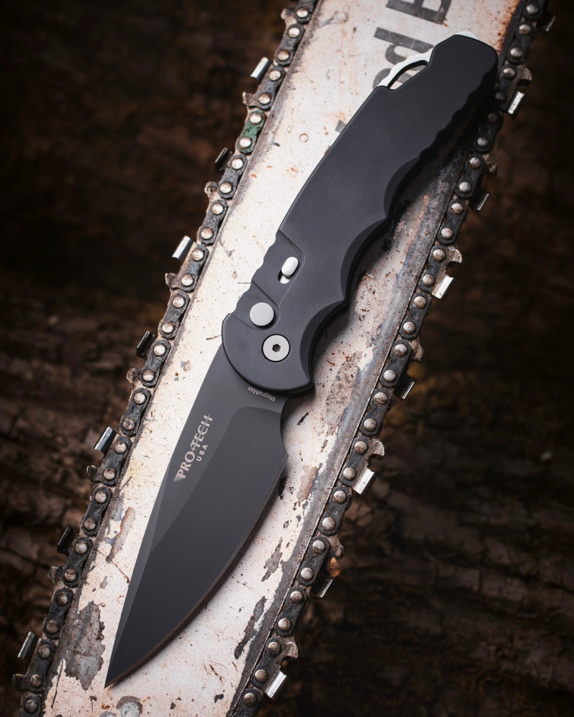 Pro-Tech T4103.MM TR-4 AUTO  - Solid Black Handle - DLC Black Saber Grind MAGNAMAX Blade - Secondary Slide Safety - Glass Breaker