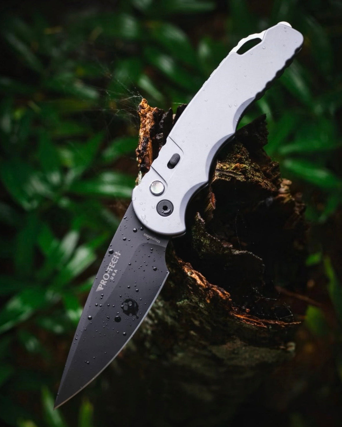 Pro-Tech BSW26.TR4.1 Blade Show West 2026 Exclusive TR-4 AUTO  - Solid Grey Handle - DLC Black Saber Grind MAGNAMAX Blade - Secondary Slide Safety - Glass Breaker /100