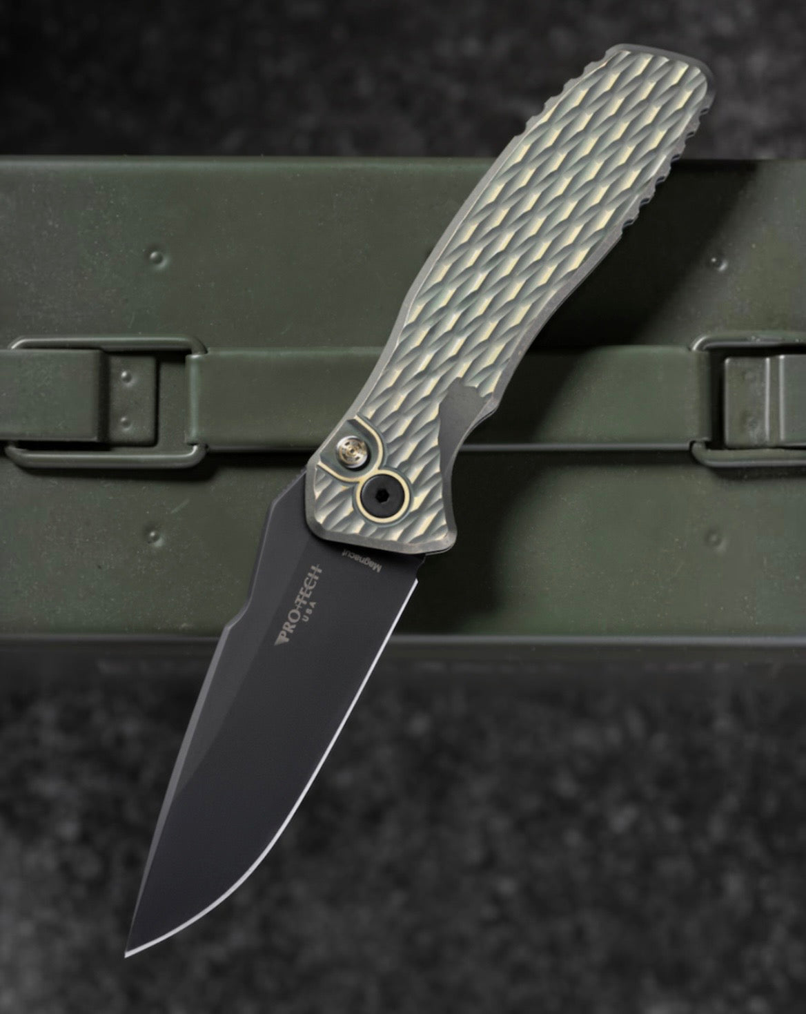 ProTech x Spartan Blades (2026 Pallas Custom 007) CCKS Fall 2026 Exclusive Pallas Auto - Distress Green/Gold Lattice Textured 6A14V Ti Handles - DLC Black Magnacut Blade - Mosaic Push Button - Black Hardware /35