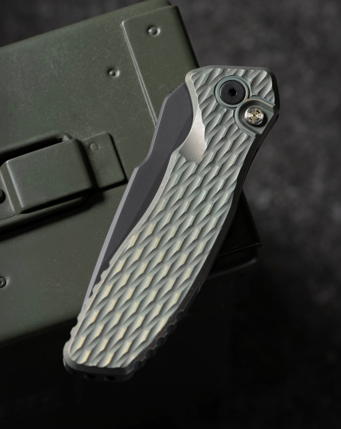 ProTech x Spartan Blades (2026 Pallas Custom 007) CCKS Fall 2026 Exclusive Pallas Auto - Distress Green/Gold Lattice Textured 6A14V Ti Handles - DLC Black Magnacut Blade - Mosaic Push Button - Black Hardware /35