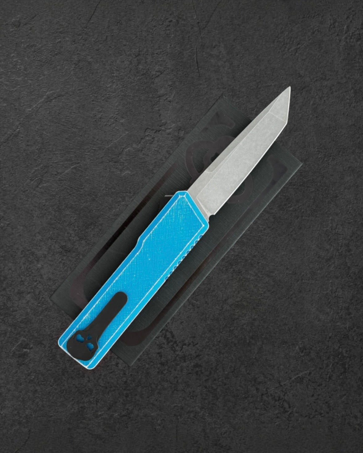 Chaves Dissident OTF Knife - M390 Tanto & "Gulf" Carbon Fiber Inlay