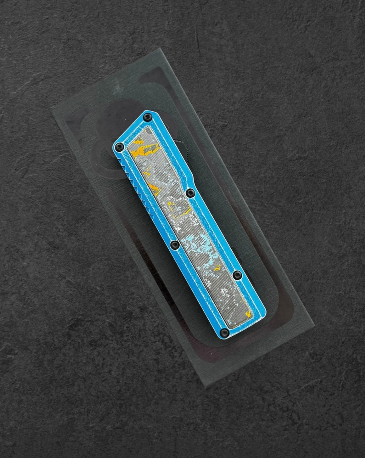 Chaves Dissident OTF Knife - M390 Tanto & "Gulf" Carbon Fiber Inlay