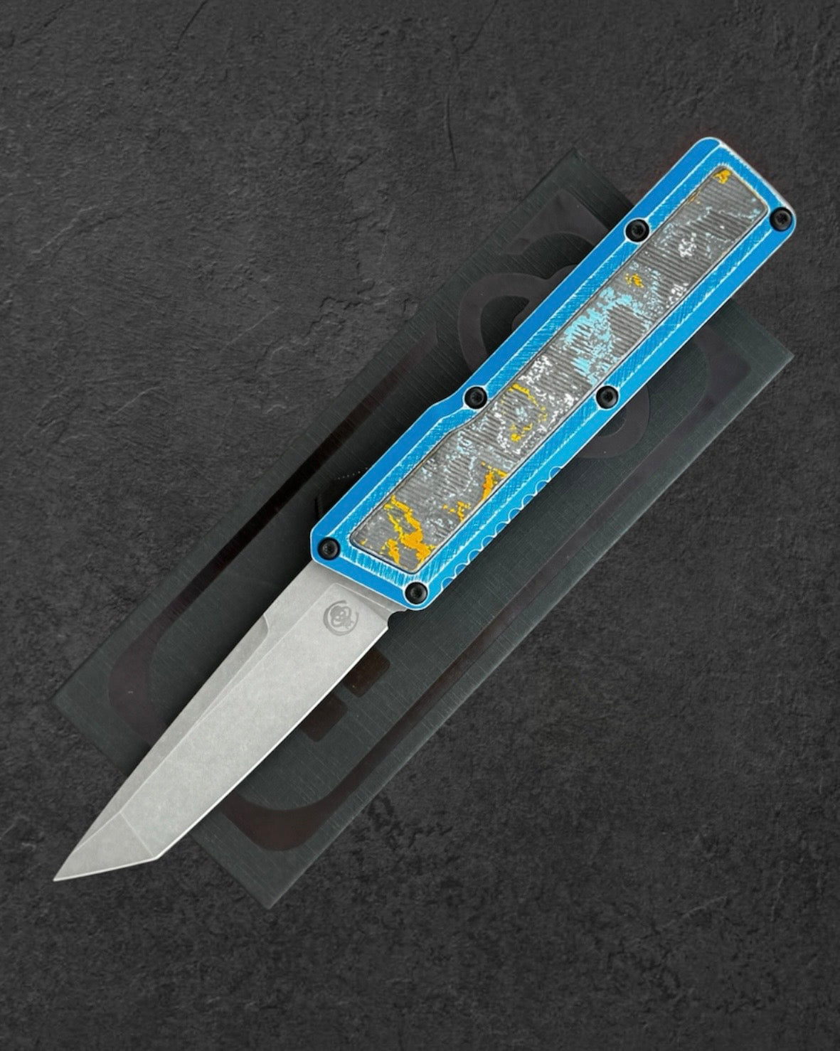 Chaves Dissident OTF Knife - M390 Tanto & "Gulf" Carbon Fiber Inlay
