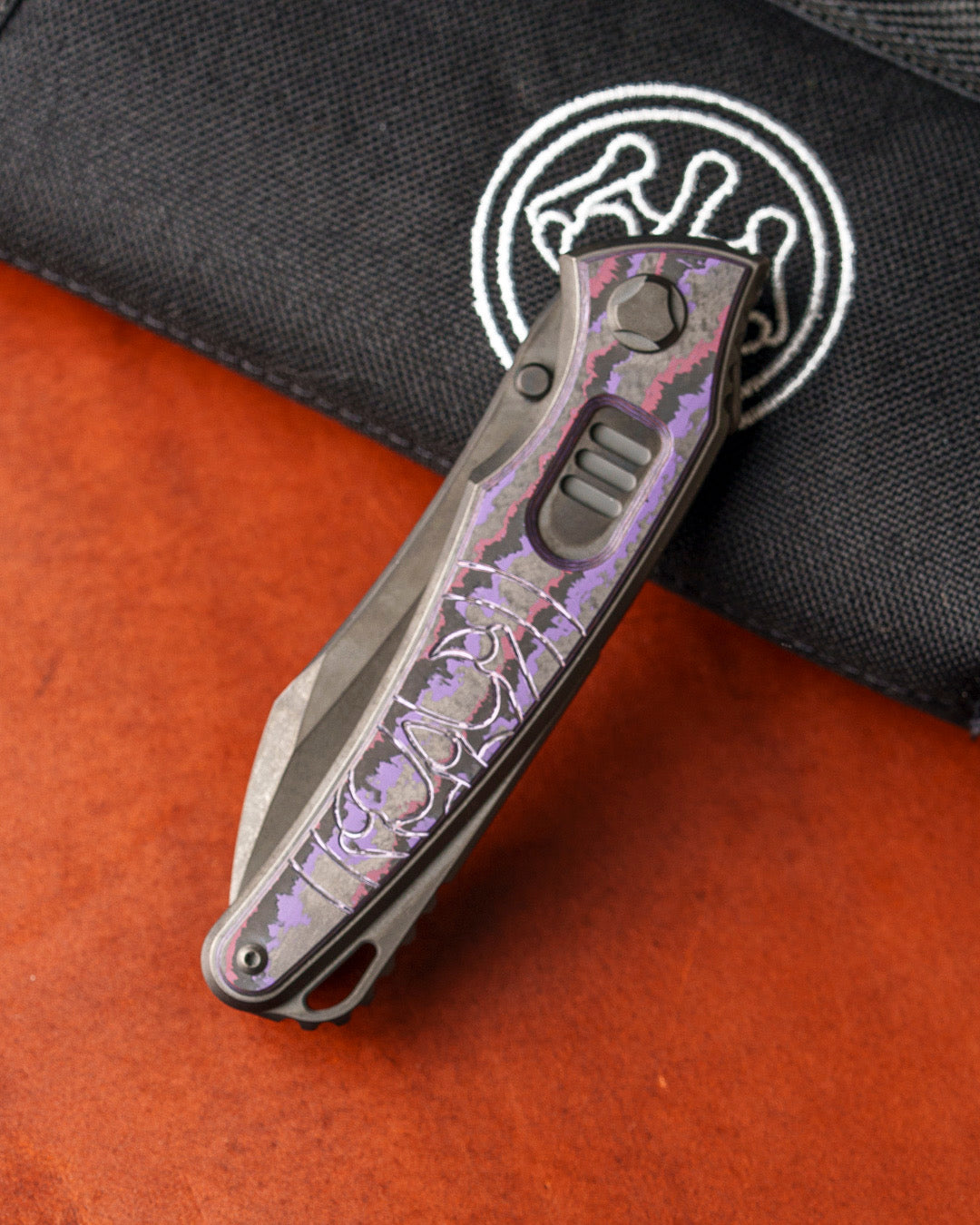 Hawk Knives Talon AUTO - Purple Haze Crosscut Fat Carbon Handle Inlay - DLC Black M390 Blade