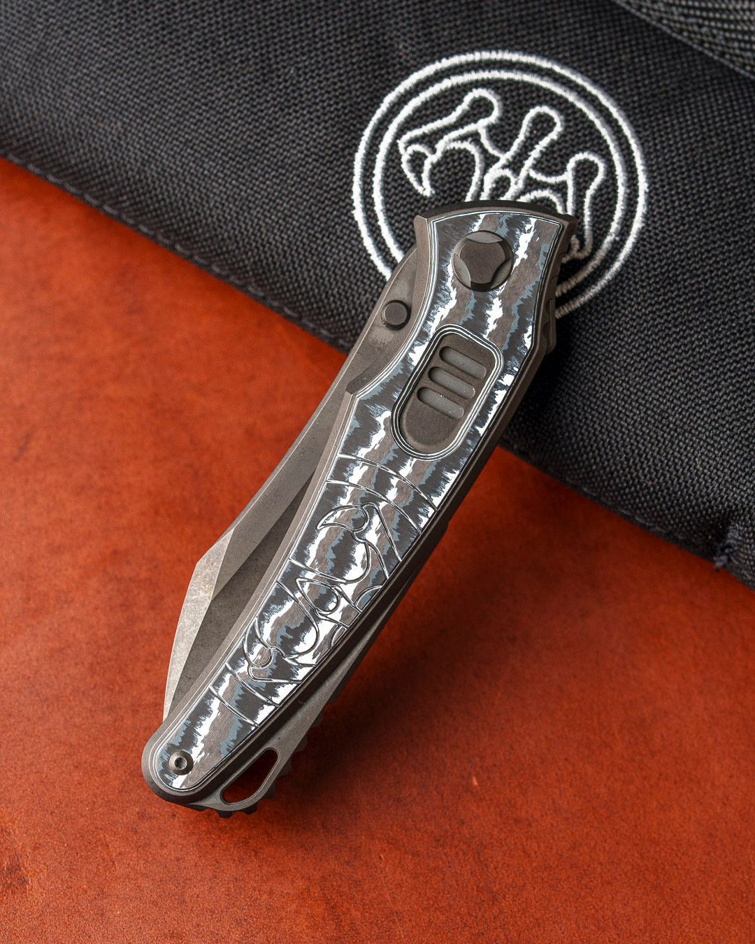 Hawk Knives Talon AUTO - White Storm Crosscut Fat Carbon Handle Inlay - DLC Black M390 Blade