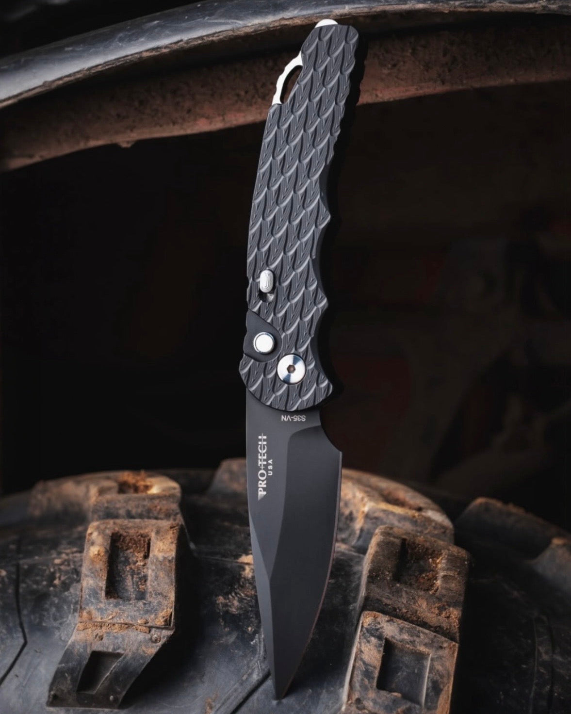 Pro-Tech BSA26.TR5.1 Blade Show Atlanta 26 Exclusive TR-5 AUTO  - Black "Feather" Texture Handle - DLC Black S35 Blade - Black Lip Pearl Button - Secondary Slide Safety /125