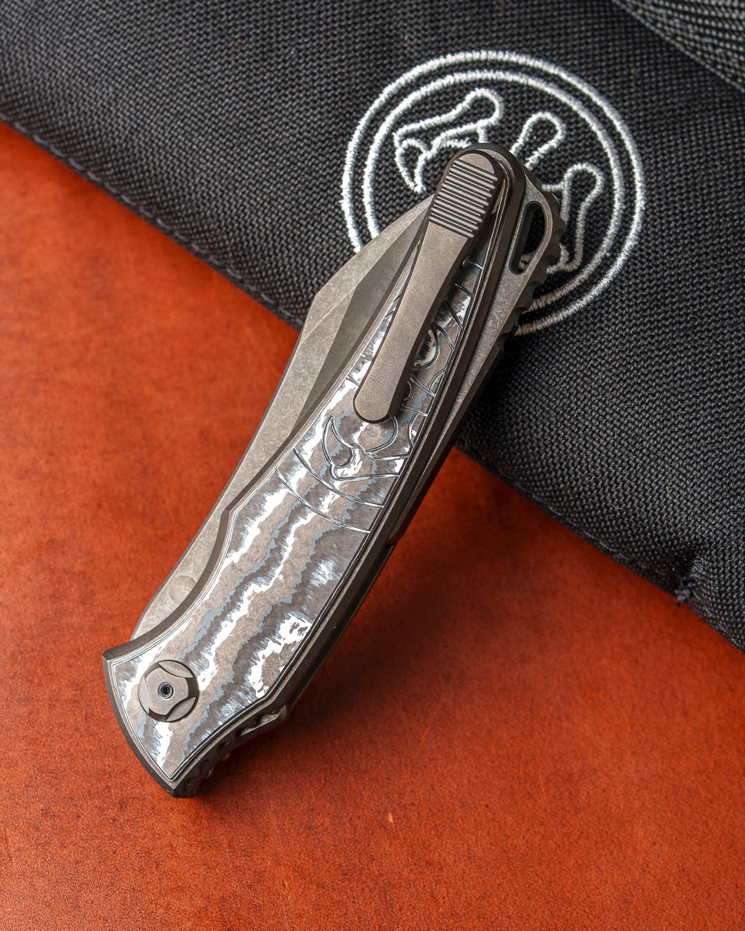 Hawk Knives Talon AUTO - White Storm Crosscut Fat Carbon Handle Inlay - DLC Black M390 Blade