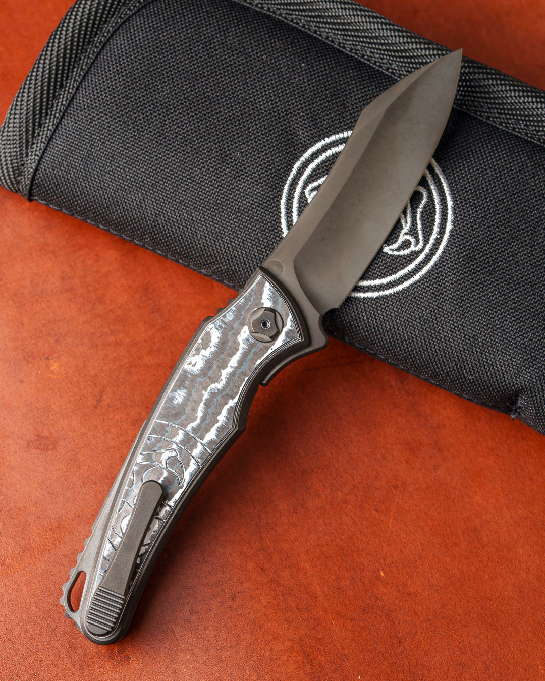 Hawk Knives Talon AUTO - White Storm Crosscut Fat Carbon Handle Inlay - DLC Black M390 Blade