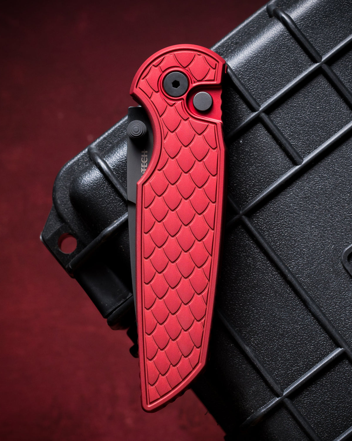 Pro-Tech INT1106.REPTILE.Red TR-3 INTEGRITY Manual - REPTILE Textured Red Handle - DLC Black MAGNACUT Blade - Black Hardware