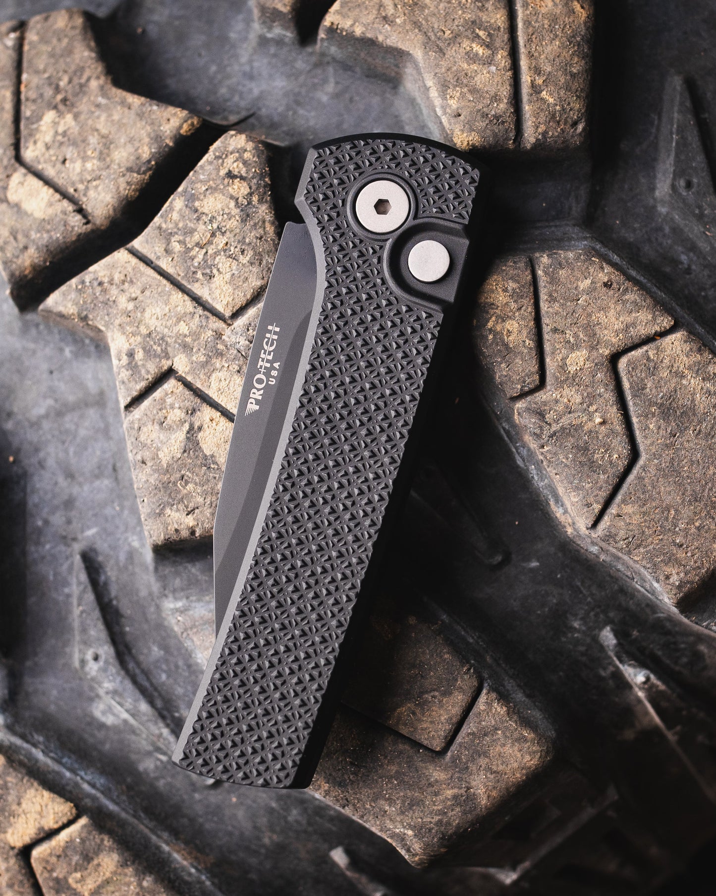 Chaves x ProTech Scapegoat RCS1106 Auto - Carbide Textured Black Handles - DLC Black MAGNAMAX Blade