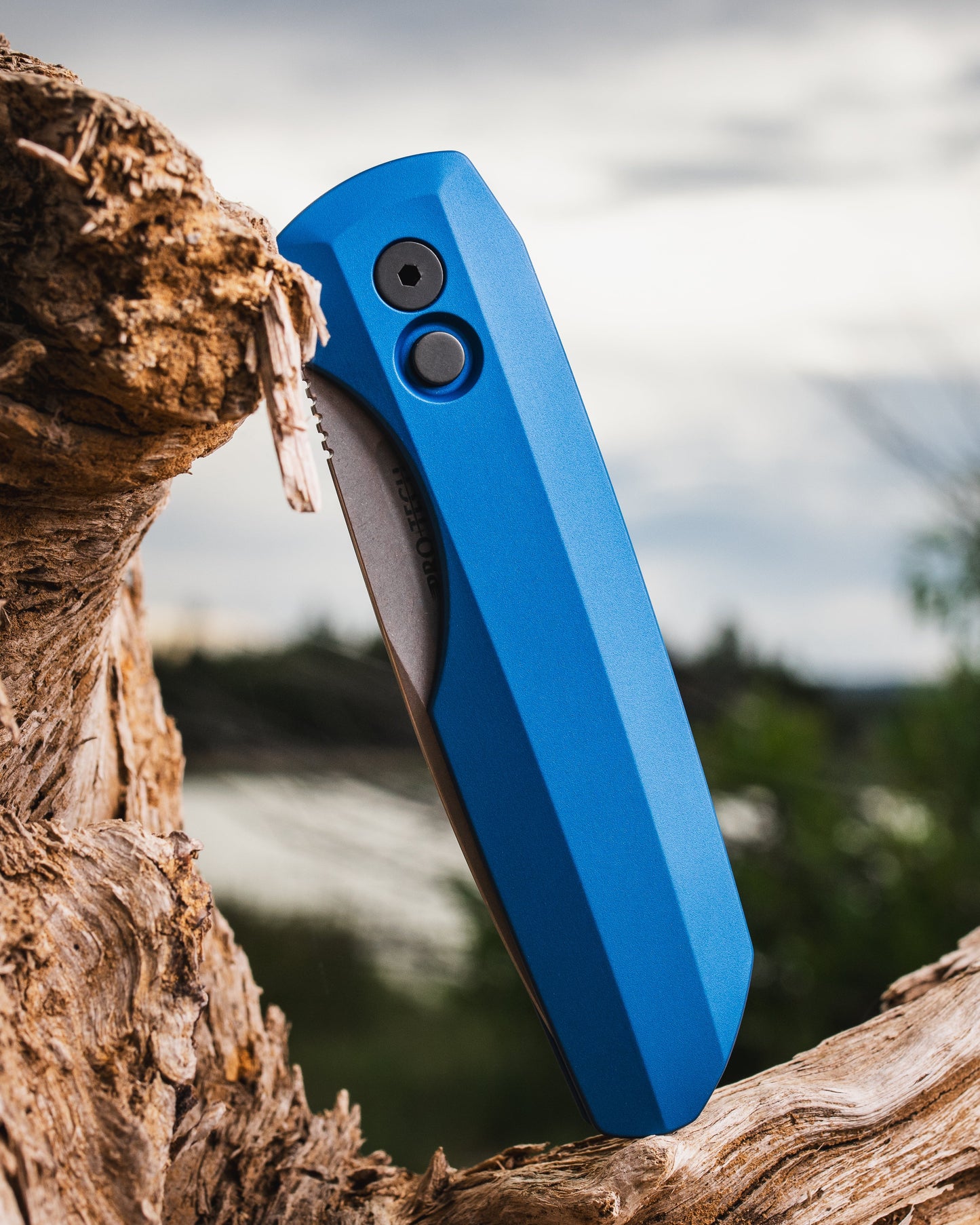 Pro-Tech VERO2101.Blue.MM Vero Synapse 2 Auto - Blue Solid Aluminum Handle - Stonewash MAGNAMAX Blade - Black Hardware - DLC Black Clip
