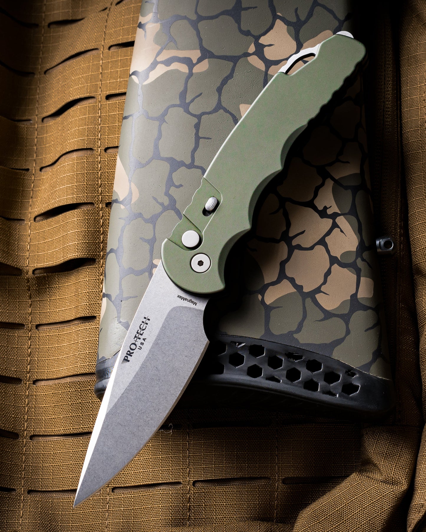Pro-Tech T4101.MM.Green TR-4 AUTO  - Solid Green Handle - Stonewash Saber Grind MAGNAMAX Blade - Secondary Slide Safety - Glass Breaker