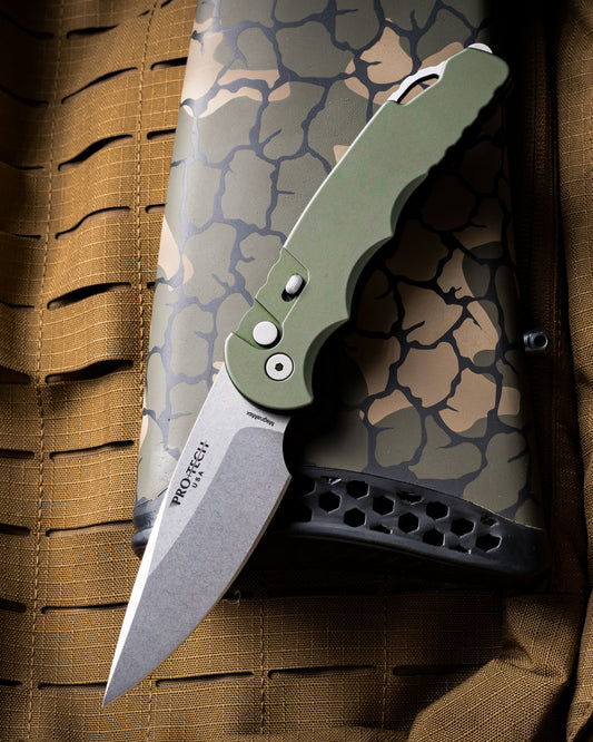 Pro-Tech T4101.MM.Green TR-4 AUTO  - Solid Green Handle - Stonewash Saber Grind MAGNAMAX Blade - Secondary Slide Safety - Glass Breaker