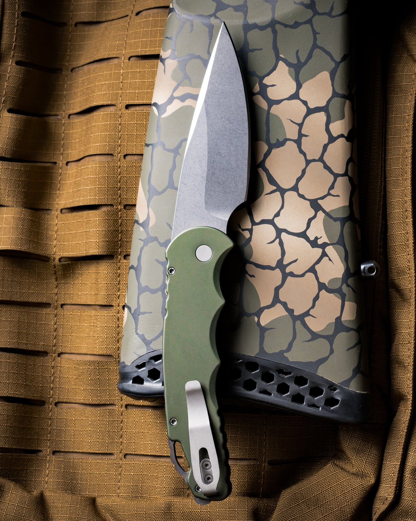 Pro-Tech T4101.MM.Green TR-4 AUTO  - Solid Green Handle - Stonewash Saber Grind MAGNAMAX Blade - Secondary Slide Safety - Glass Breaker