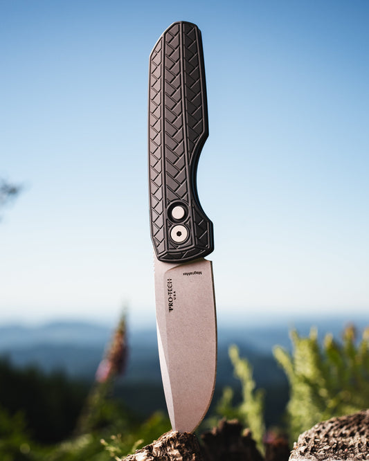 Pro-Tech VERO2105.MM Vero Synapse 2 Auto - Black Herringbone Textured Aluminum Handle - Stonewash MAGNAMAX Blade - Blasted Hardware - DLC Machined Ti Clip