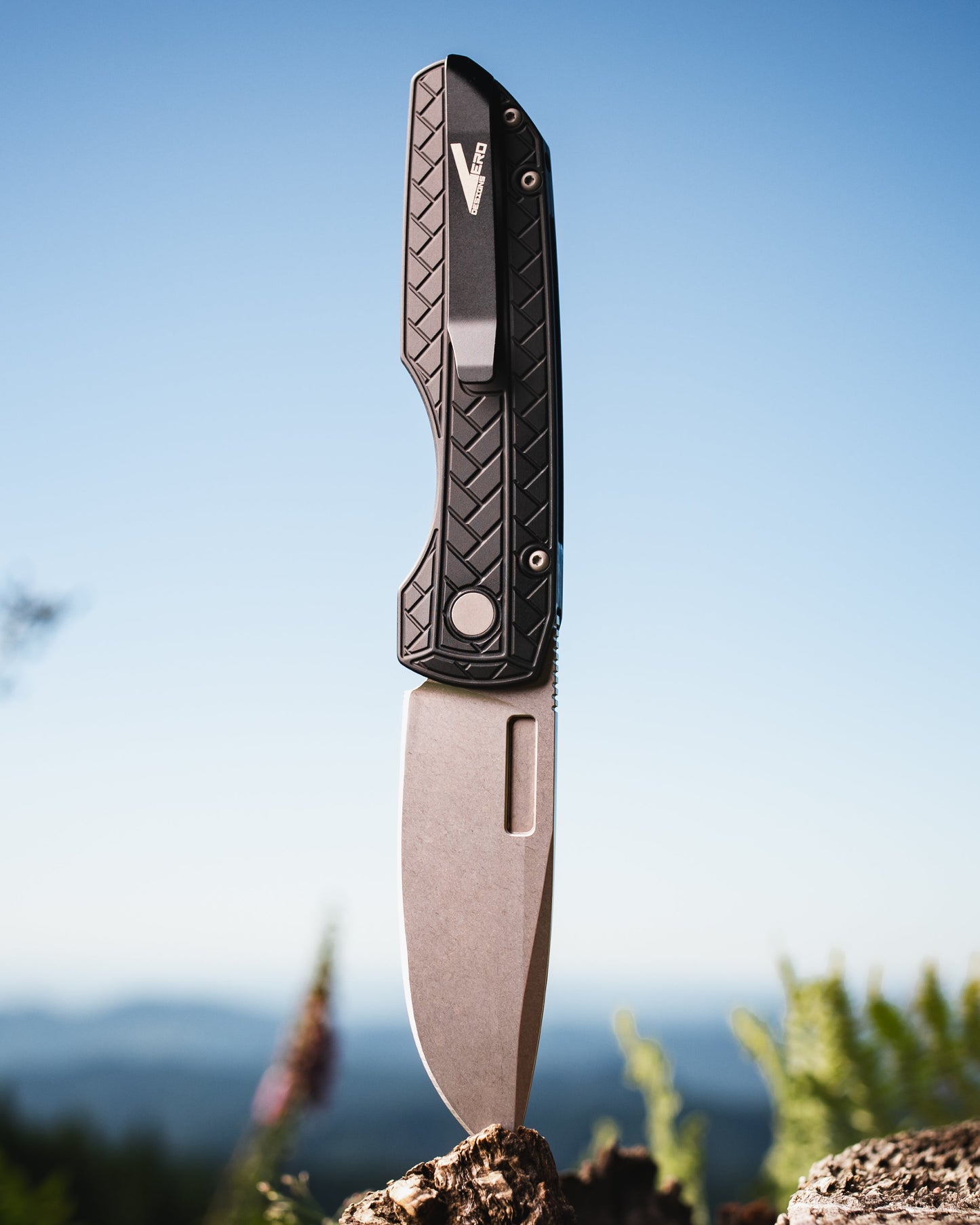 Pro-Tech VERO2105.MM Vero Synapse 2 Auto - Black Herringbone Textured Aluminum Handle - Stonewash MAGNAMAX Blade - Blasted Hardware - DLC Machined Ti Clip