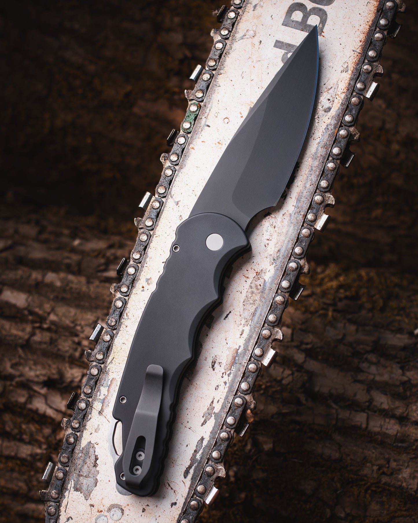 Pro-Tech T4103.MM TR-4 AUTO  - Solid Black Handle - DLC Black Saber Grind MAGNAMAX Blade - Secondary Slide Safety - Glass Breaker