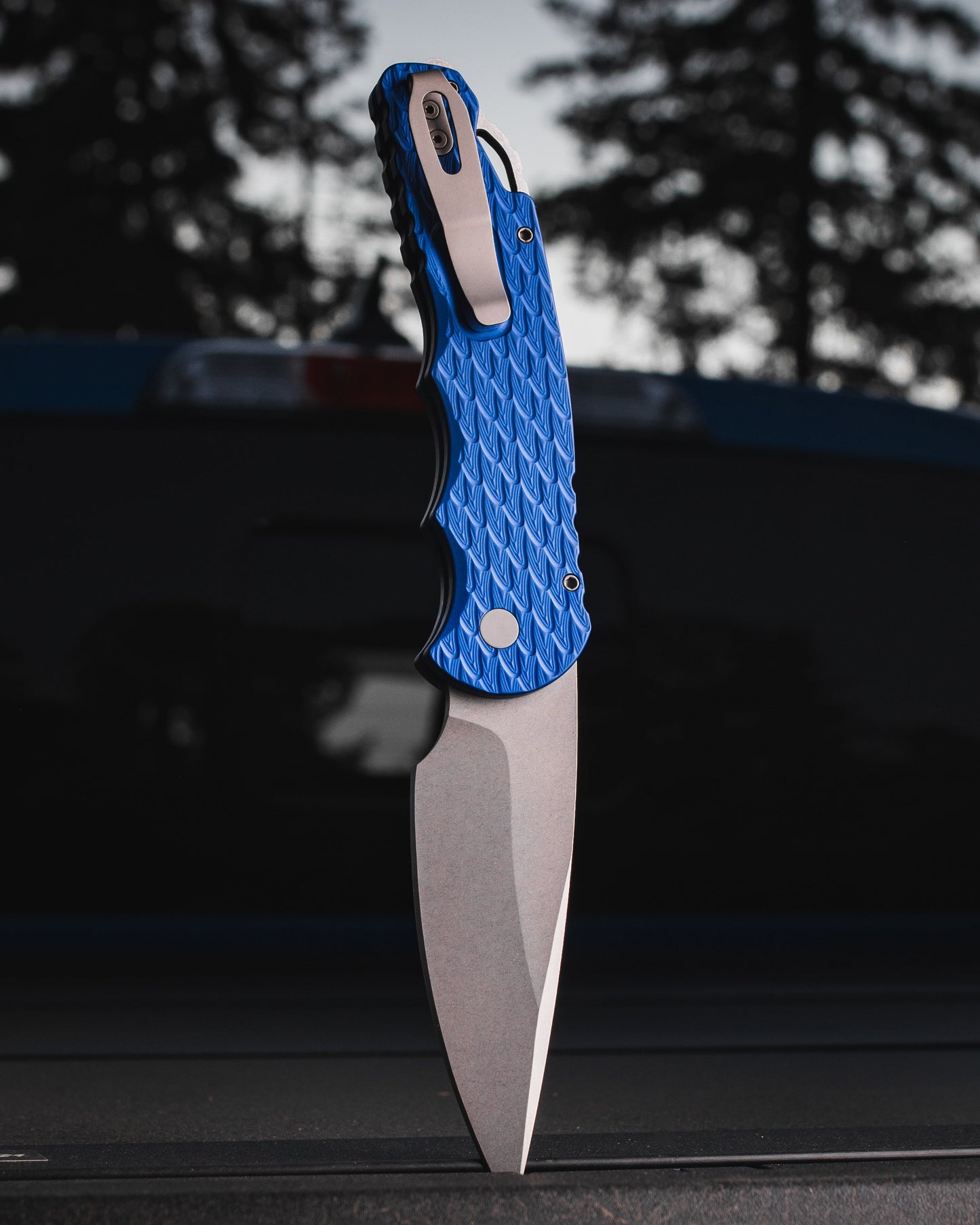 Pro-Tech T4105.F.MM.Blue  TR-4 AUTO  - "Feather Texture" Blue Handle - Stonewash Saber Grind MAGNAMAX Blade - Secondary Slide Safety - Glass Breaker