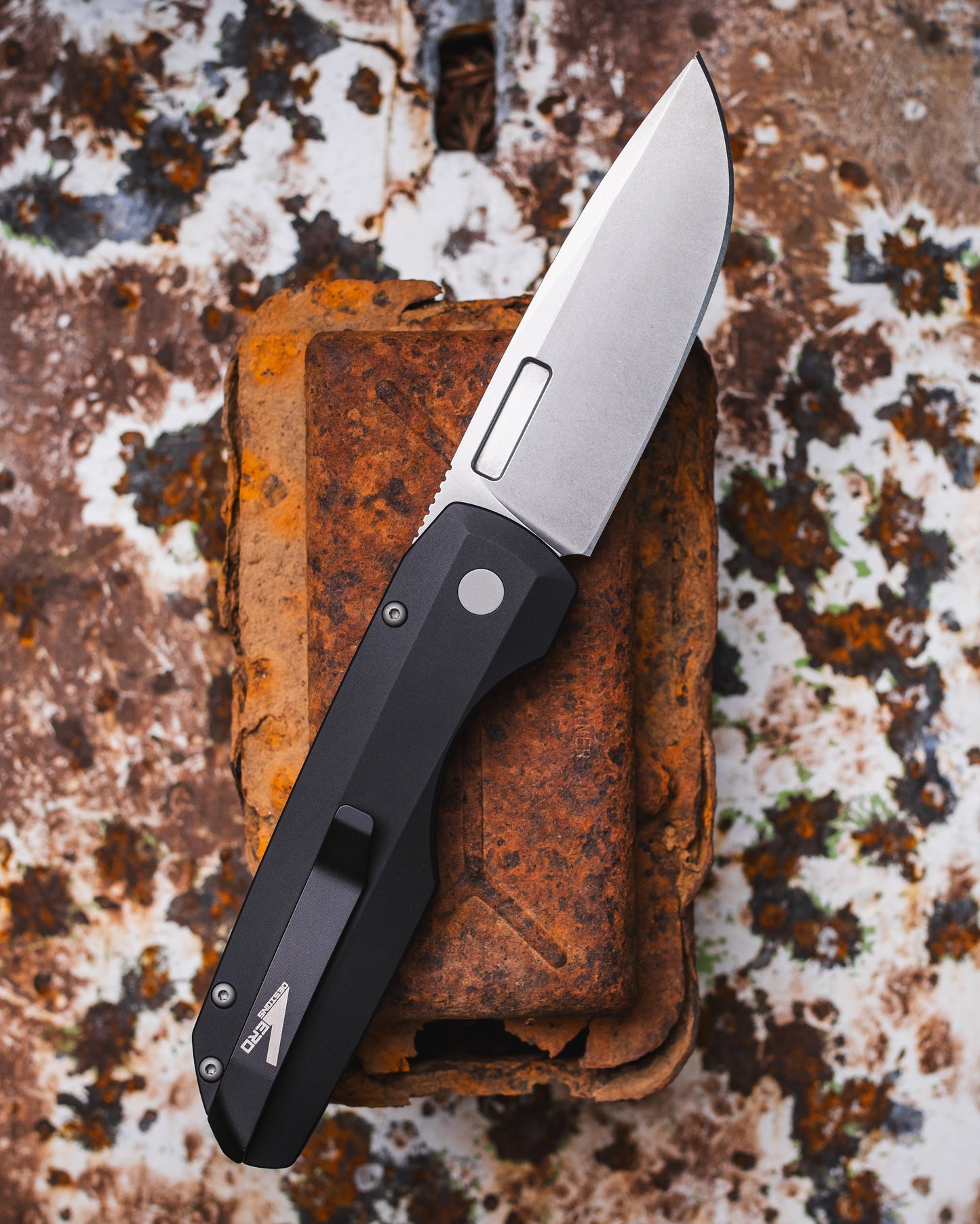 Pro-Tech VERO2101.MM Vero Synapse 2 Auto - Black Aluminum Handles - Stonewash MAGNAMAX Blade - Blasted Hardware - DLC Machined Ti Clip