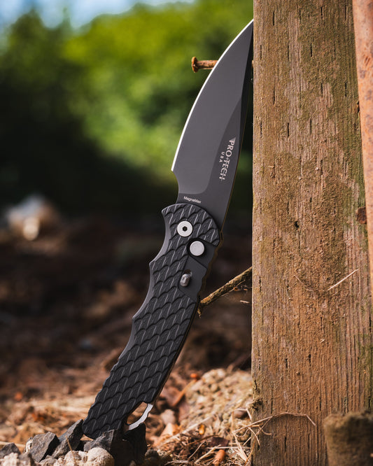 Pro-Tech T4106.F.MM TR-4 AUTO  - "Feather Texture" Black Handle - DLC Black Saber Grind MAGNAMAX Blade - Secondary Slide Safety - Glass Breaker