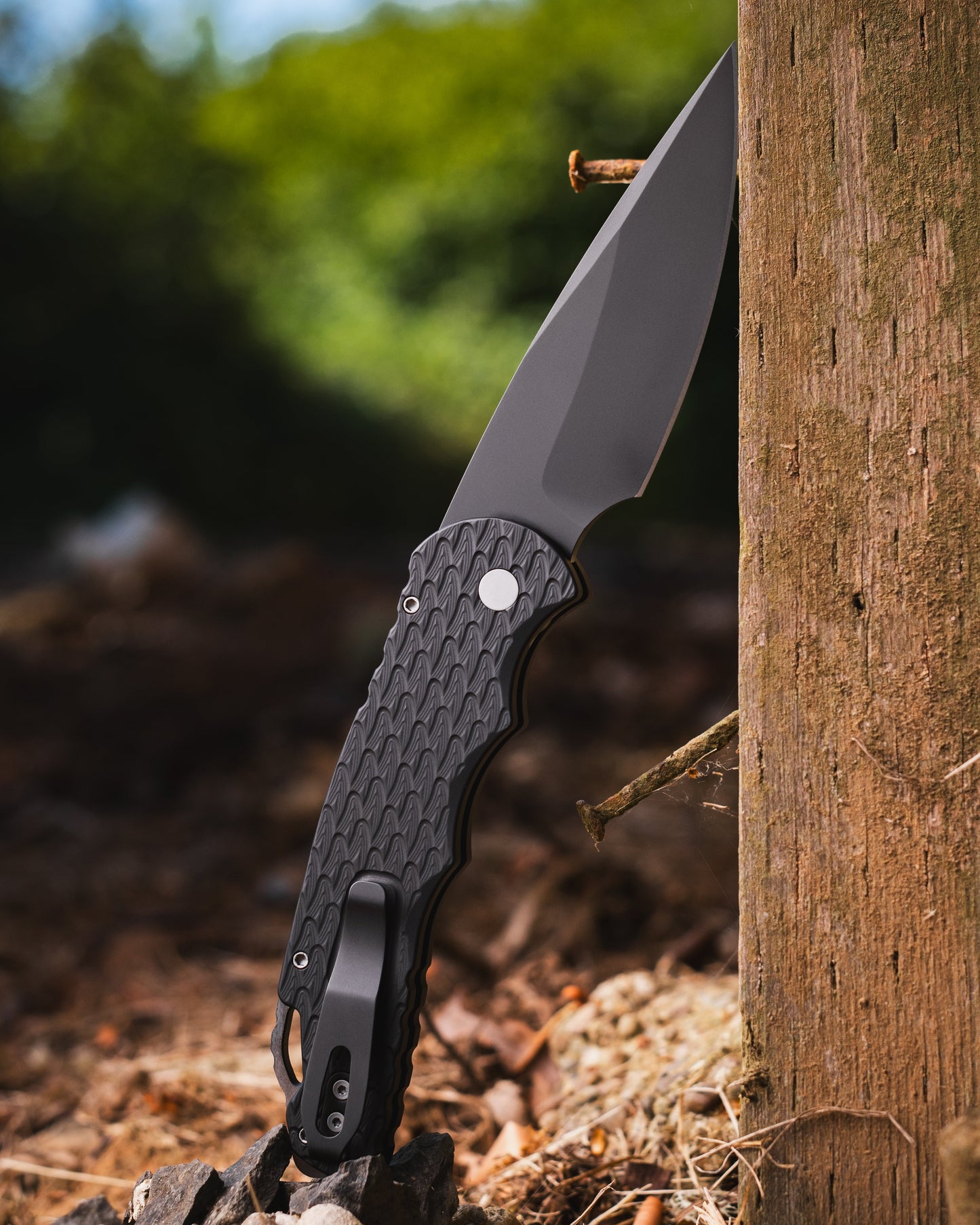 Pro-Tech T4106.F.MM TR-4 AUTO  - "Feather Texture" Black Handle - DLC Black Saber Grind MAGNAMAX Blade - Secondary Slide Safety - Glass Breaker
