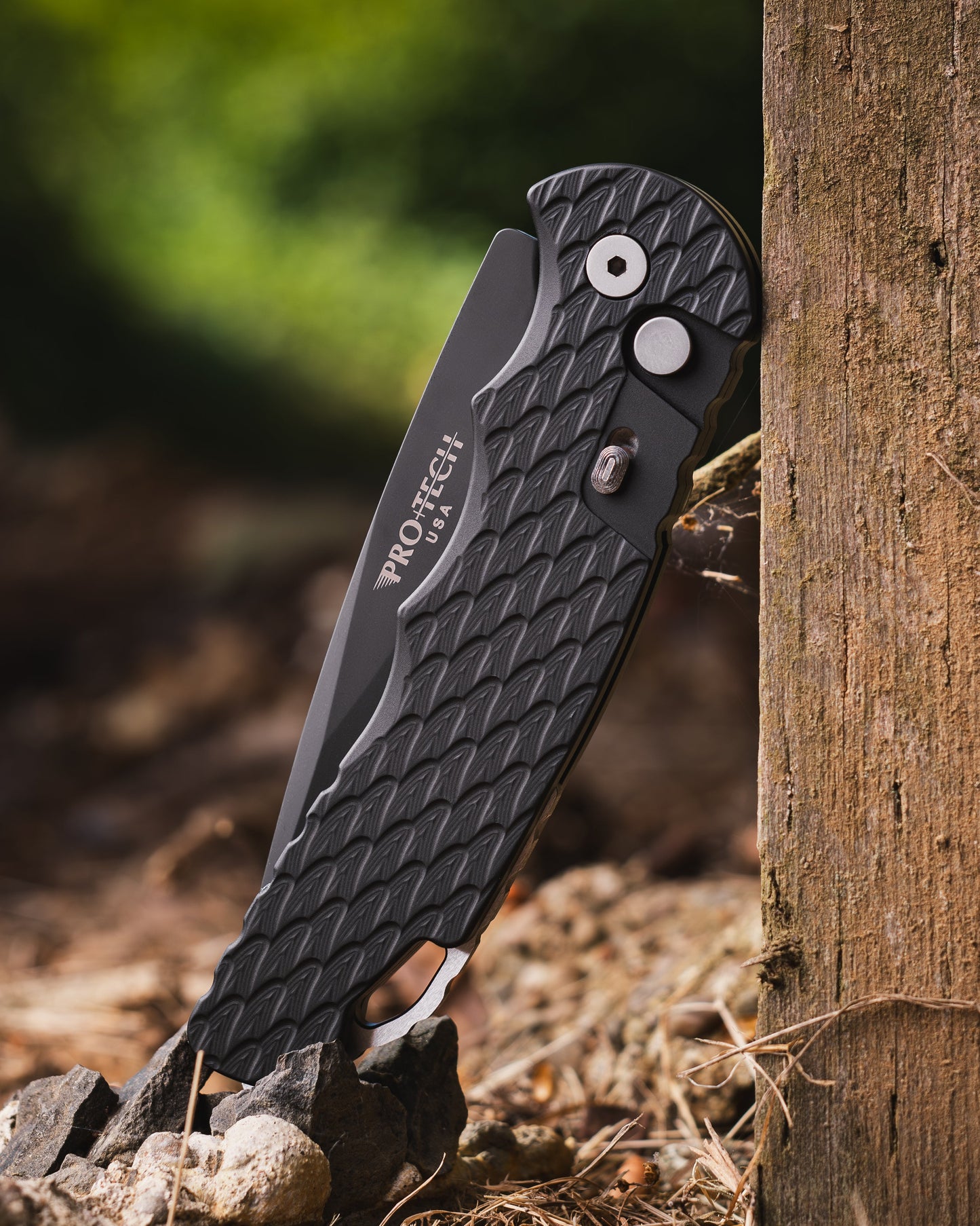 Pro-Tech T4106.F.MM TR-4 AUTO  - "Feather Texture" Black Handle - DLC Black Saber Grind MAGNAMAX Blade - Secondary Slide Safety - Glass Breaker
