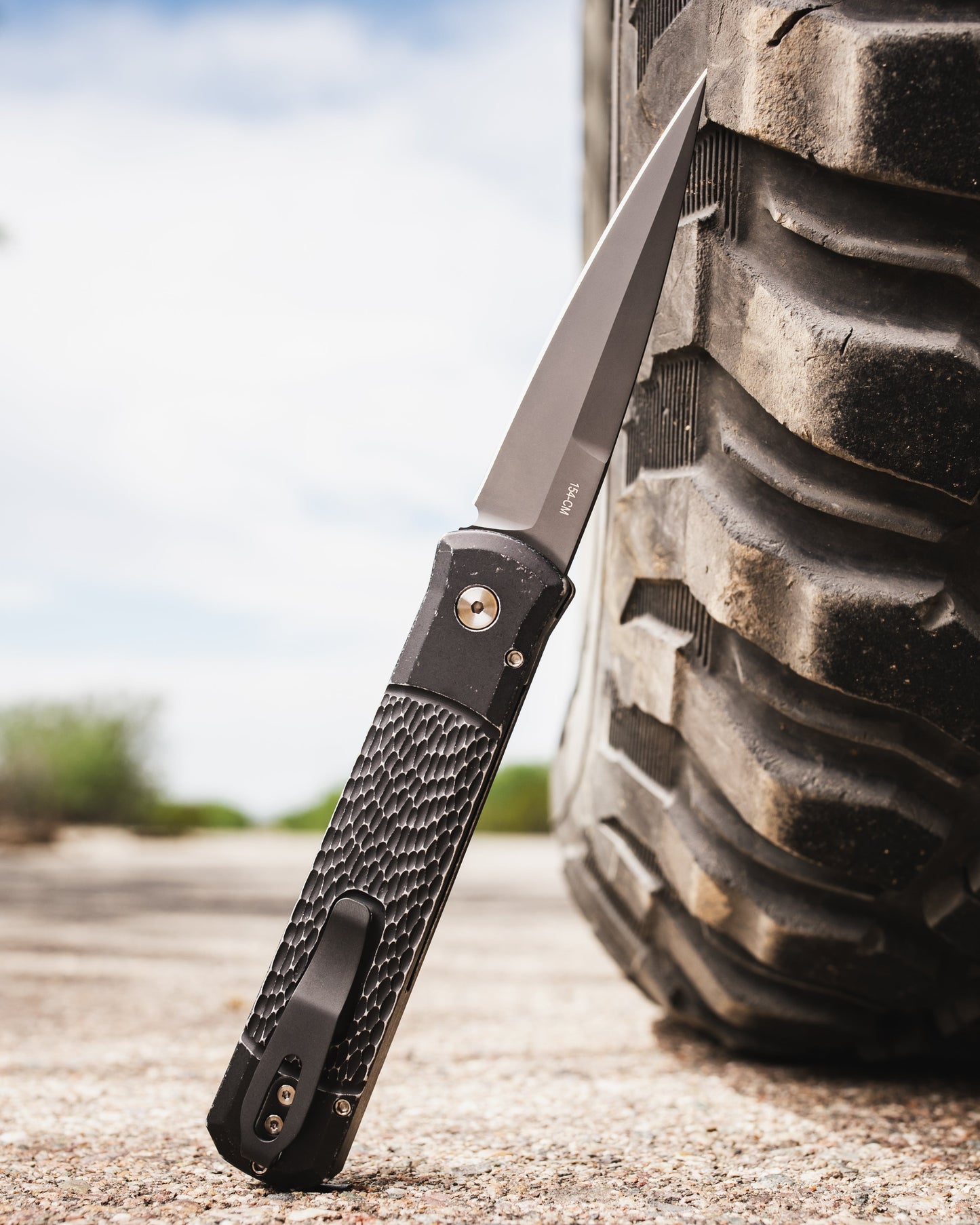 Pro-Tech 926.LHBW.LTD Godfather AUTO - Battleworn Finished Jigged Black Handles - DLC Black 154CM Blade - Black Lip Pearl Button - Satin Hardware
