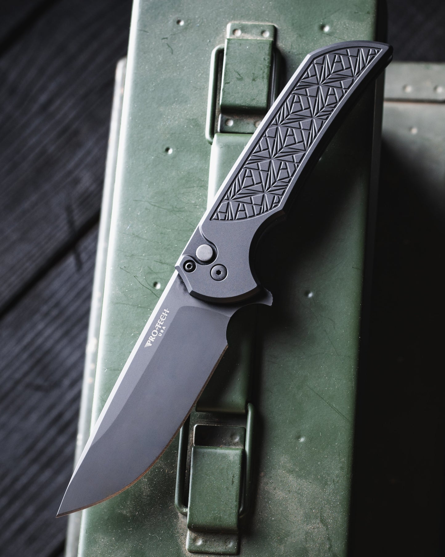 Pro-Tech MX106.Nexus Nexus Mordax - "Nexus" Textured Black Handle - DLC Black Magnacut Blade - DLC Black Mini Deep Carry Clip
