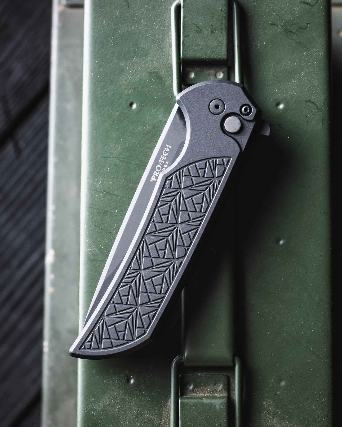 Pro-Tech MX106.Nexus Nexus Mordax - "Nexus" Textured Black Handle - DLC Black Magnacut Blade - DLC Black Mini Deep Carry Clip
