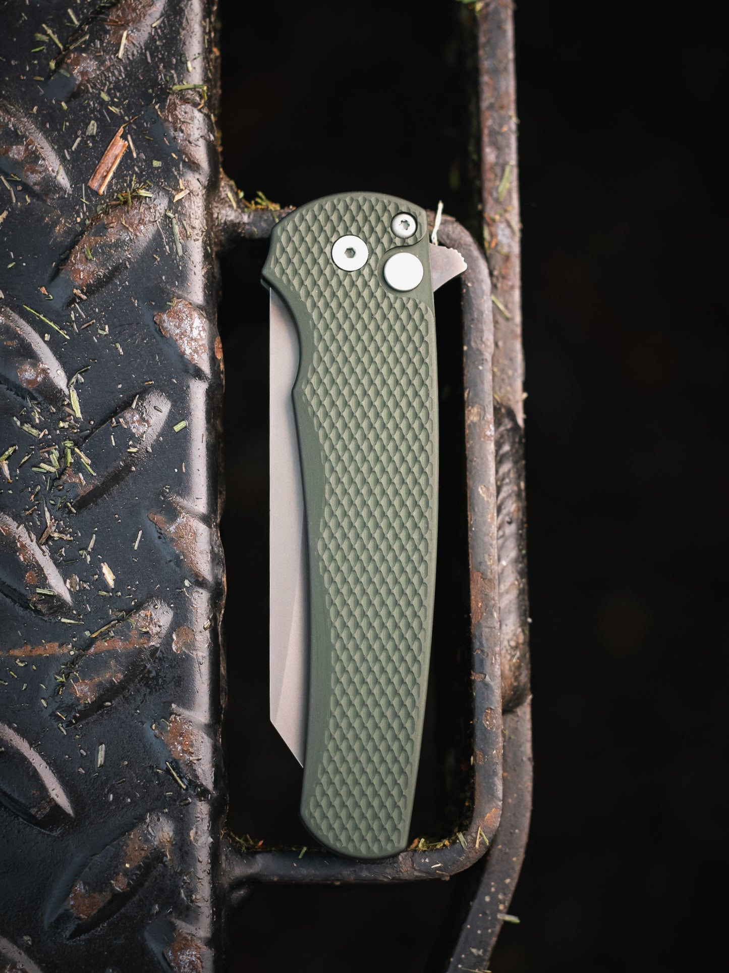 Pro-Tech-Pro-Tech 5406.SG.Green Malibu - Textured Green Handle - Smoky Grey DLC Reverse Tanto Magnacut Blade-2-Urban Cutlery