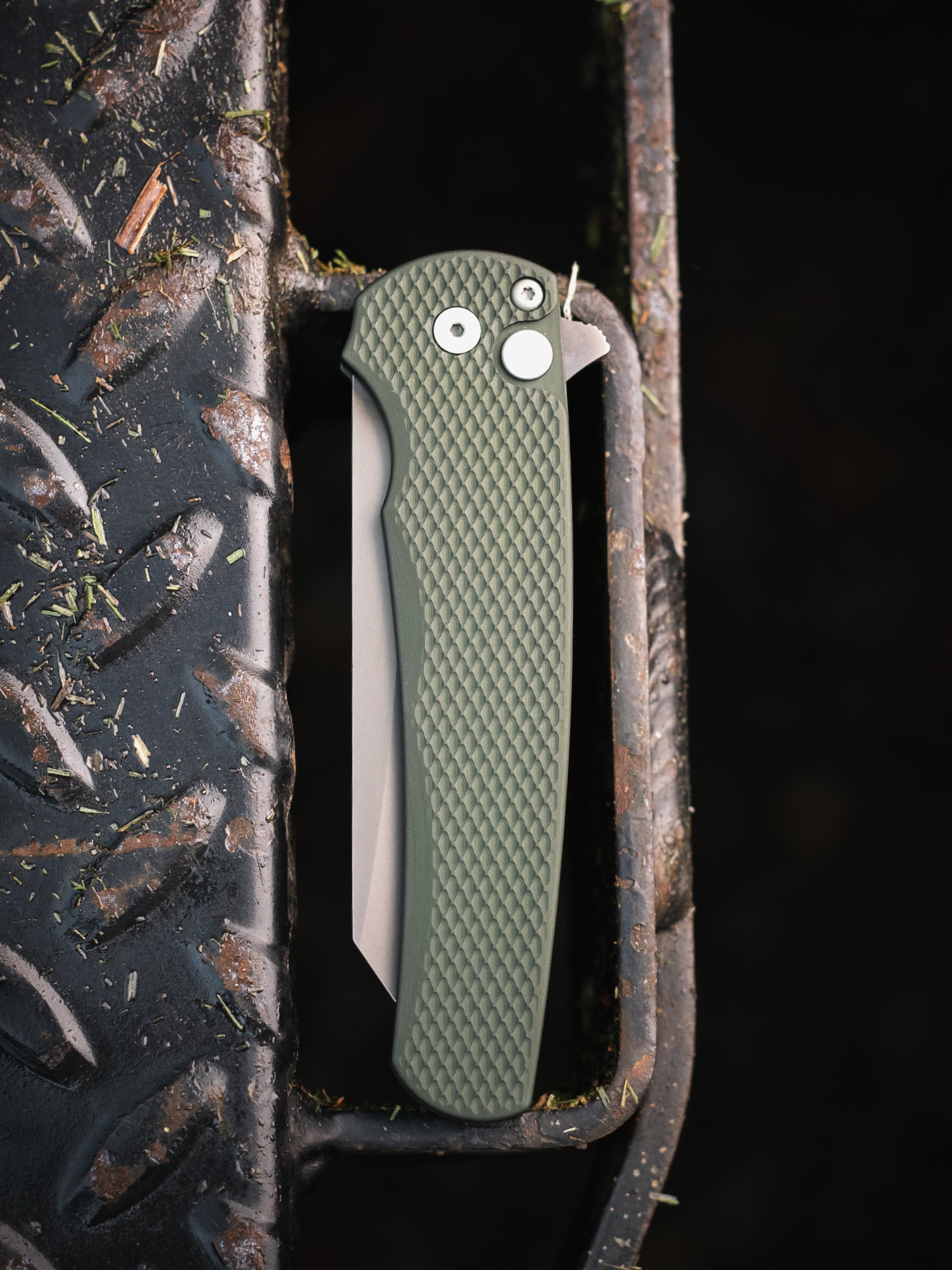 Pro-Tech-Pro-Tech 5406.SG.Green Malibu - Textured Green Handle - Smoky Grey DLC Reverse Tanto Magnacut Blade-2-Urban Cutlery