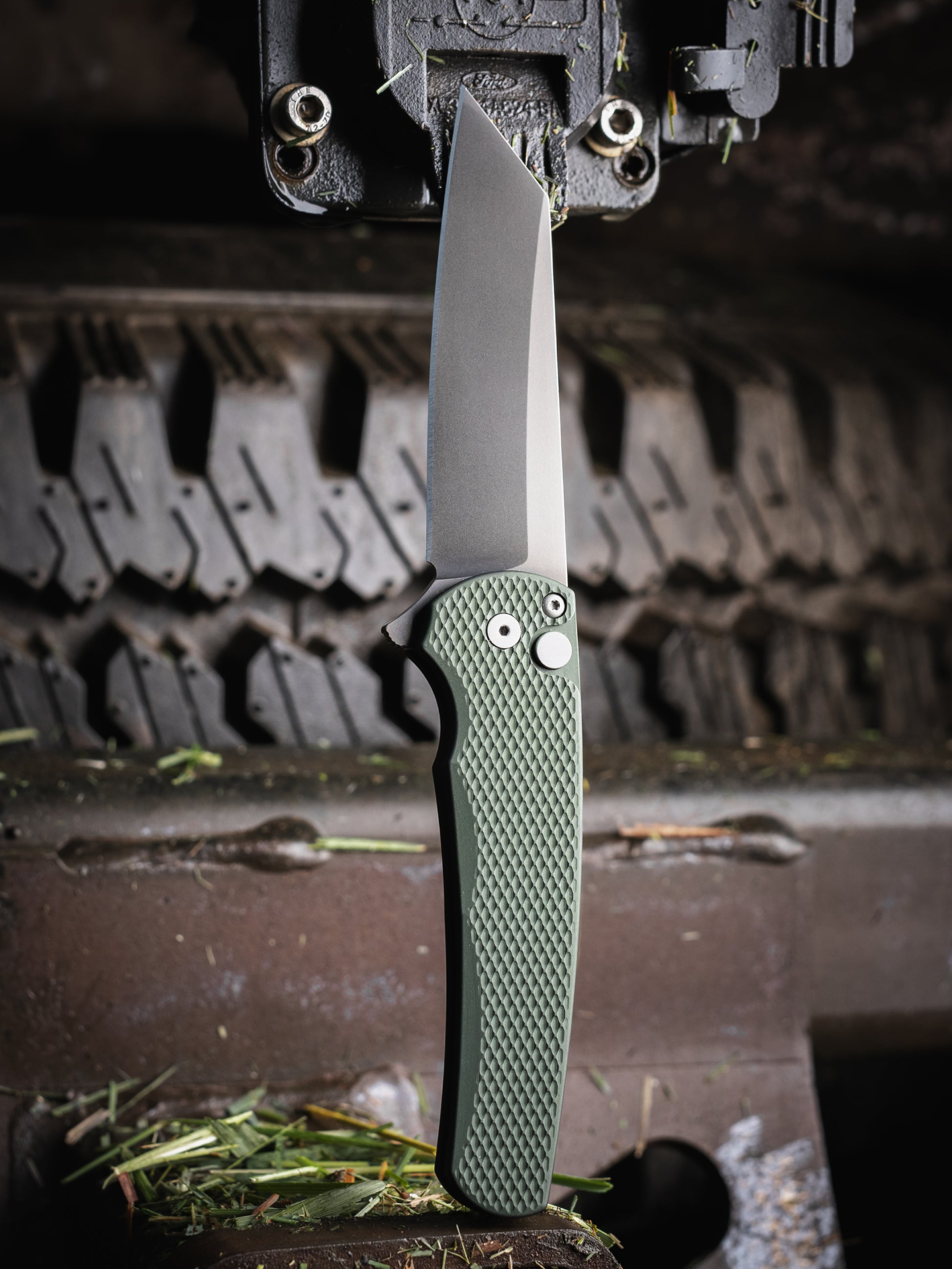 Pro-Tech-Pro-Tech 5406.SG.Green Malibu - Textured Green Handle - Smoky Grey DLC Reverse Tanto Magnacut Blade-4-Urban Cutlery