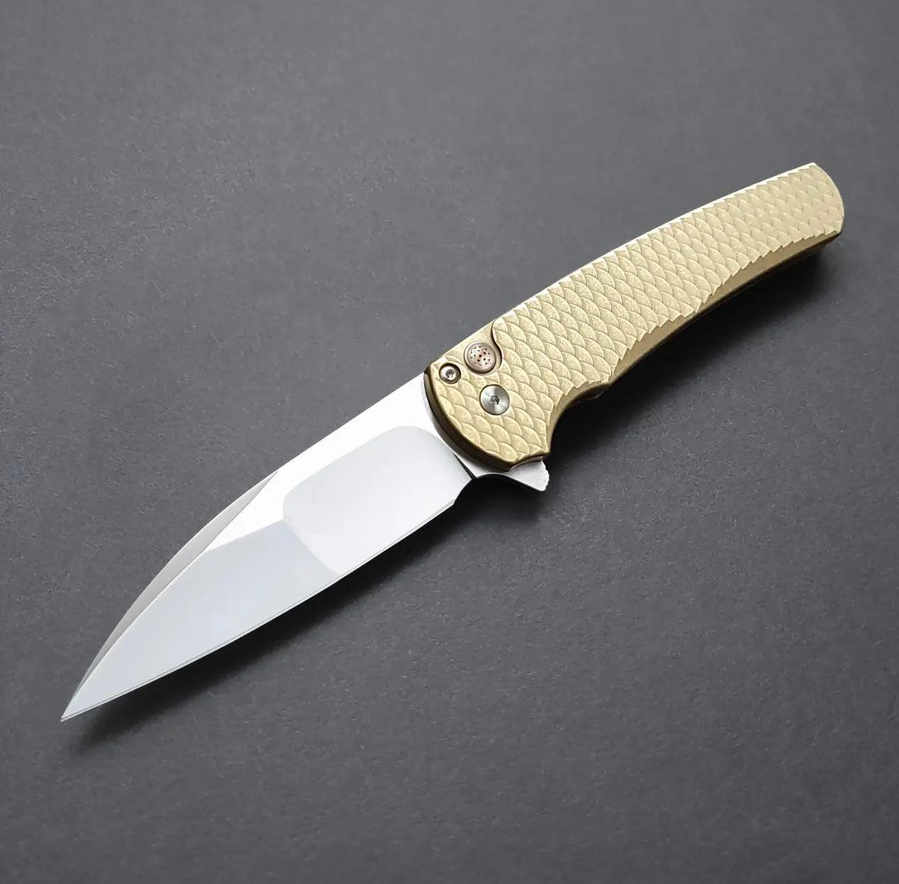 Pro-Tech-Pro-Tech Custom Malibu Blade Show Atlanta 2024 Exclusive Malibu - Distressed A1Bronze "Dragon Scale" Handle - Mike Irie Compound Hand Ground Mirror Polish Wharncliffe Blade - Mosaic Pin Push Button - Blue Titanium Clip /40-1-Urban Cutlery