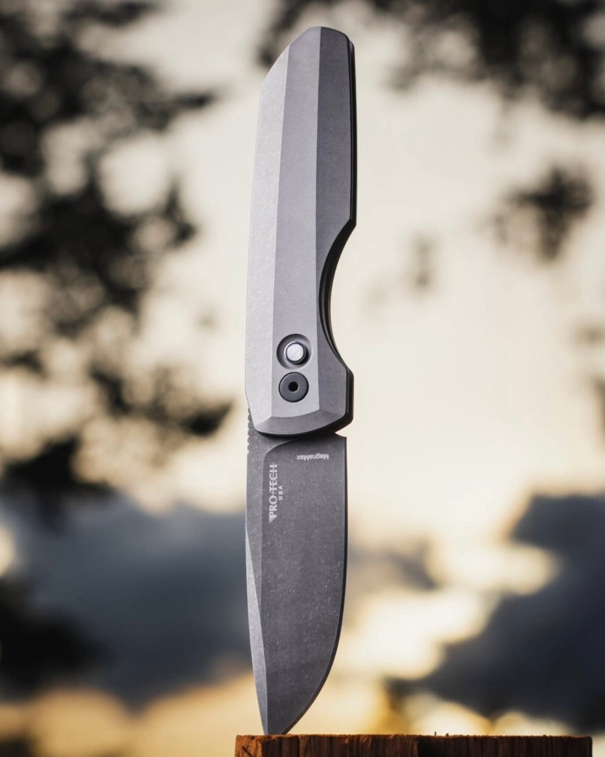 Pro-Tech-Pro-Tech Custom Vero Synapse 2 (2026 Synapse Custom 003) Auto - 2-Tone Blasted/Tumbled Hardened 17-4 Steel Handle - Acid Wash MAGNAMAX Blade - White Pearl Button - Black Hardware - DLC Black Machined Clip-4-Urban Cutlery