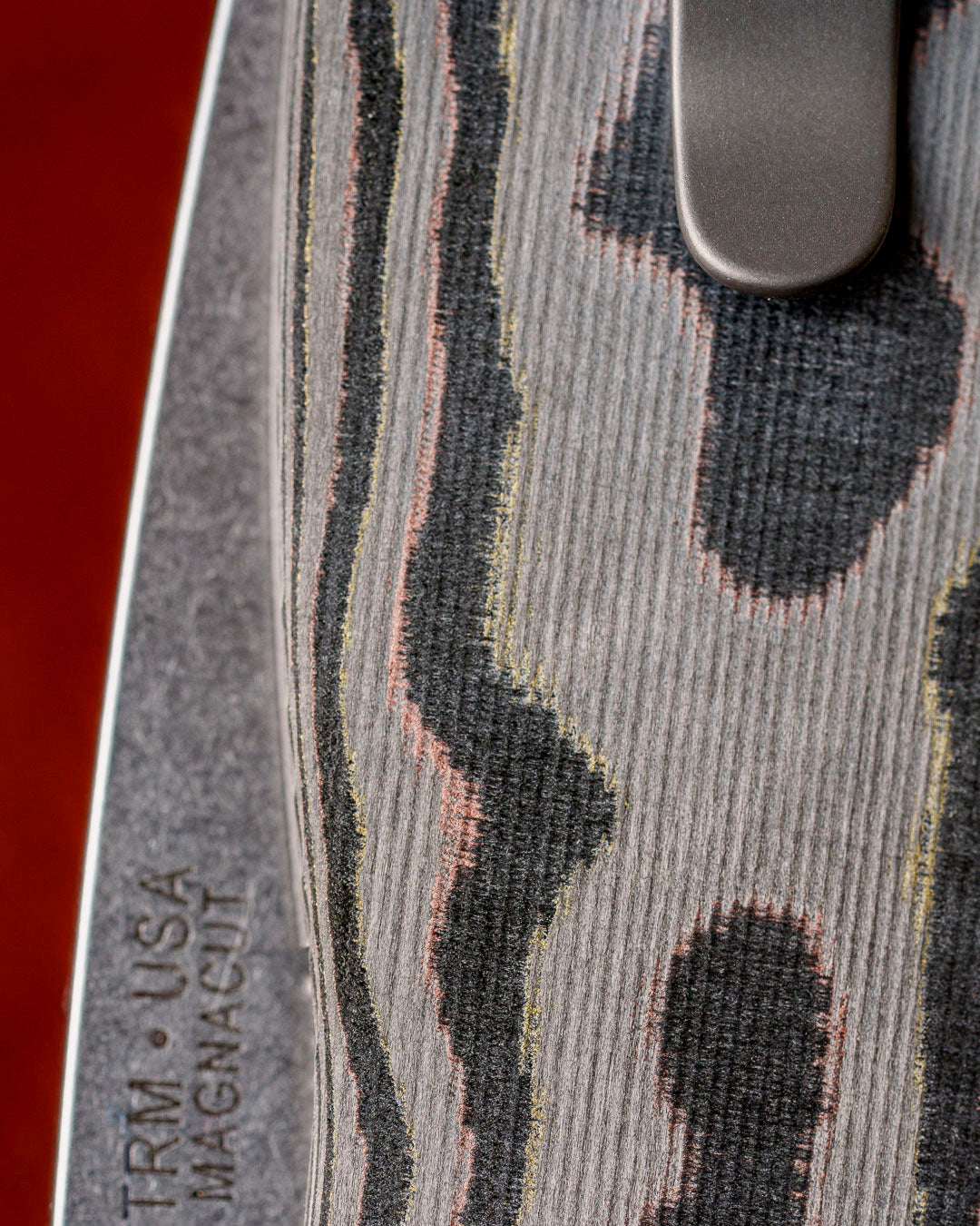 Three Rivers Mfg.-Three Rivers Mfg. (TRM) Atom - Mokume CAMO CARBON 3D Contoured SMOOTH Scales - MAGNACUT Blade-2-Urban Cutlery
