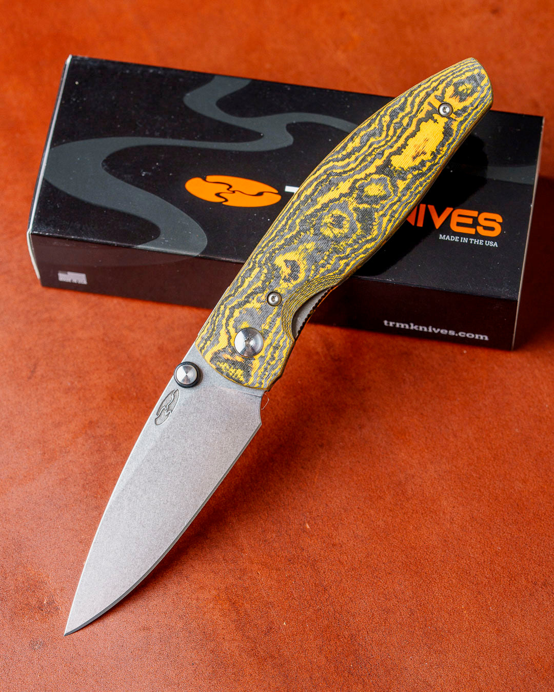 Three Rivers Mfg.-Three Rivers Mfg. (TRM) Atom - Neon Orange CAMO CARBON 3D Contoured SMOOTH Scales - MAGNACUT Blade-1-Urban Cutlery