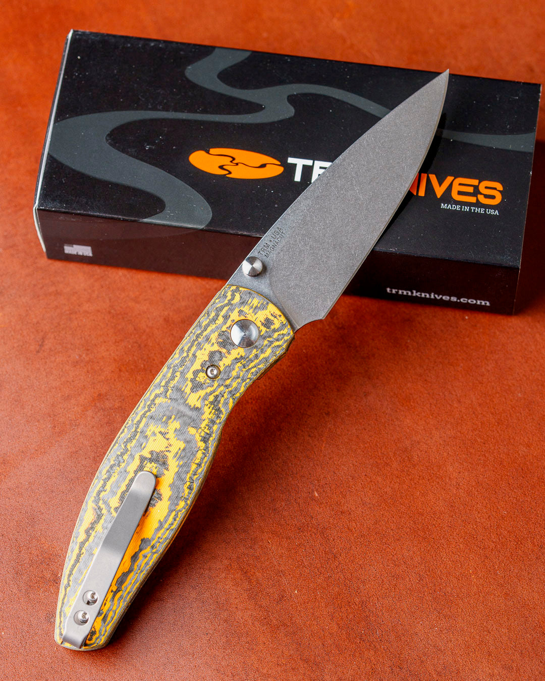 Three Rivers Mfg.-Three Rivers Mfg. (TRM) Atom - Neon Orange CAMO CARBON 3D Contoured SMOOTH Scales - MAGNACUT Blade-2-Urban Cutlery
