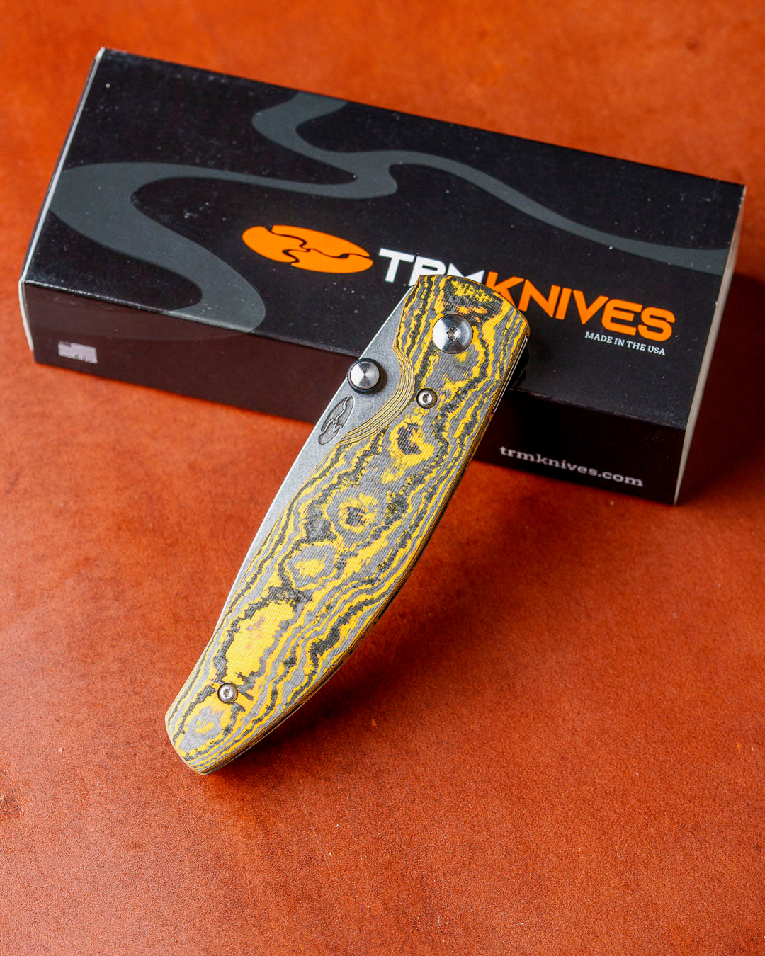 Three Rivers Mfg.-Three Rivers Mfg. (TRM) Atom - Neon Orange CAMO CARBON 3D Contoured SMOOTH Scales - MAGNACUT Blade-3-Urban Cutlery